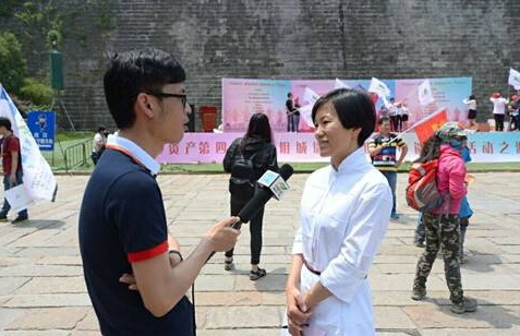 黄金周期间，重庆两江新区的旅游氛围很温暖。游客庆祝国庆节