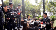 ＂重庆江北制造“第一批负压专用救护车被运送到防疫前线