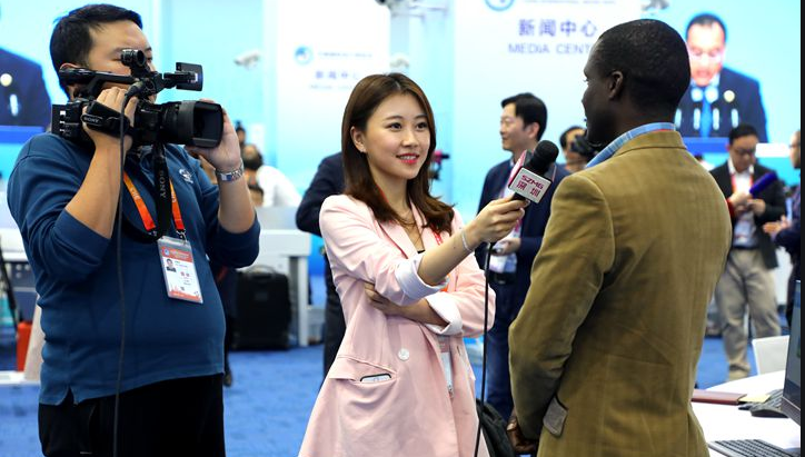 Xi高新区召开100家企业动员大会，帮助100个村庄振兴农村